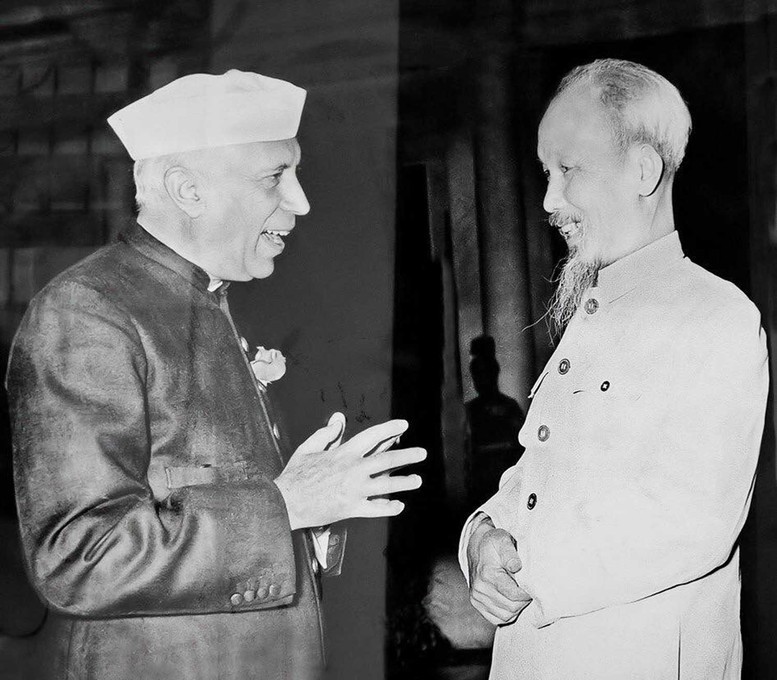 President Ho Chi Minh and Indian Prime Minister Jawaharlal Nehru, two leaders who laid the foundation for Vietnam-India relations. Photo: VNA