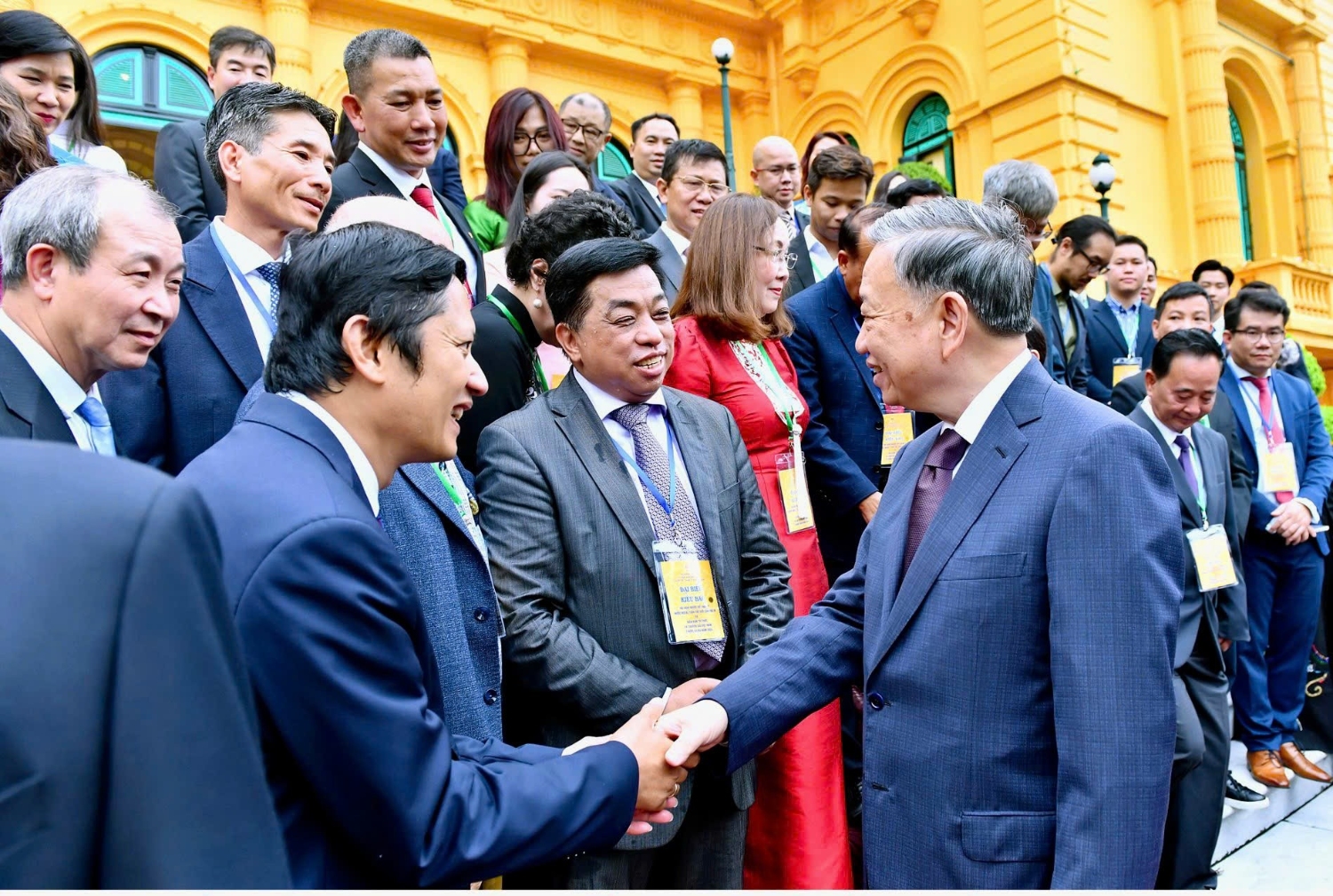 General Secretary and President To Lam talks with overseas Vietnamese. Photo: Tran Dang