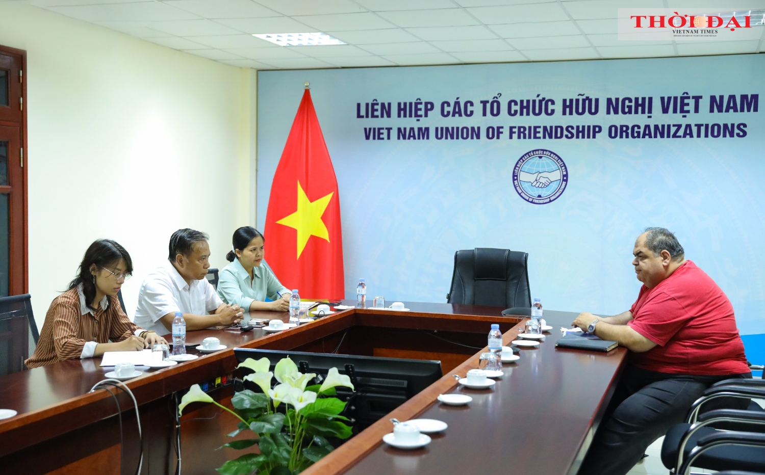 Tran Dac Loi, Permanent Vice Chairman of the Vietnam Peace Committee, Permanent Vice Chairman of the Vietnam Peace and Development Foundation (middle, left), received Iraklis Tsavdaridis, Executive Secretary of the World Peace Council.