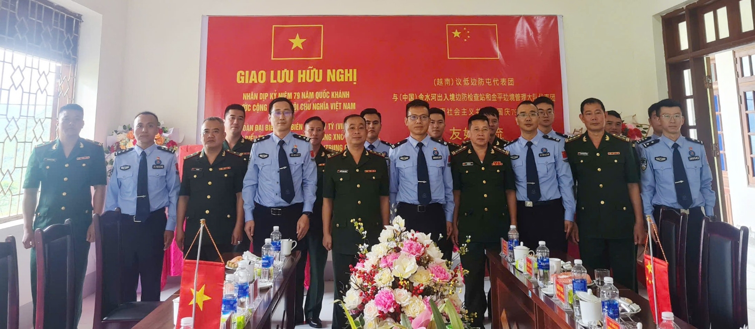 Đoàn đại biểu 2 bên giao lưu hữu nghị tại chương trình (ảnh đơn vị cung cấp).