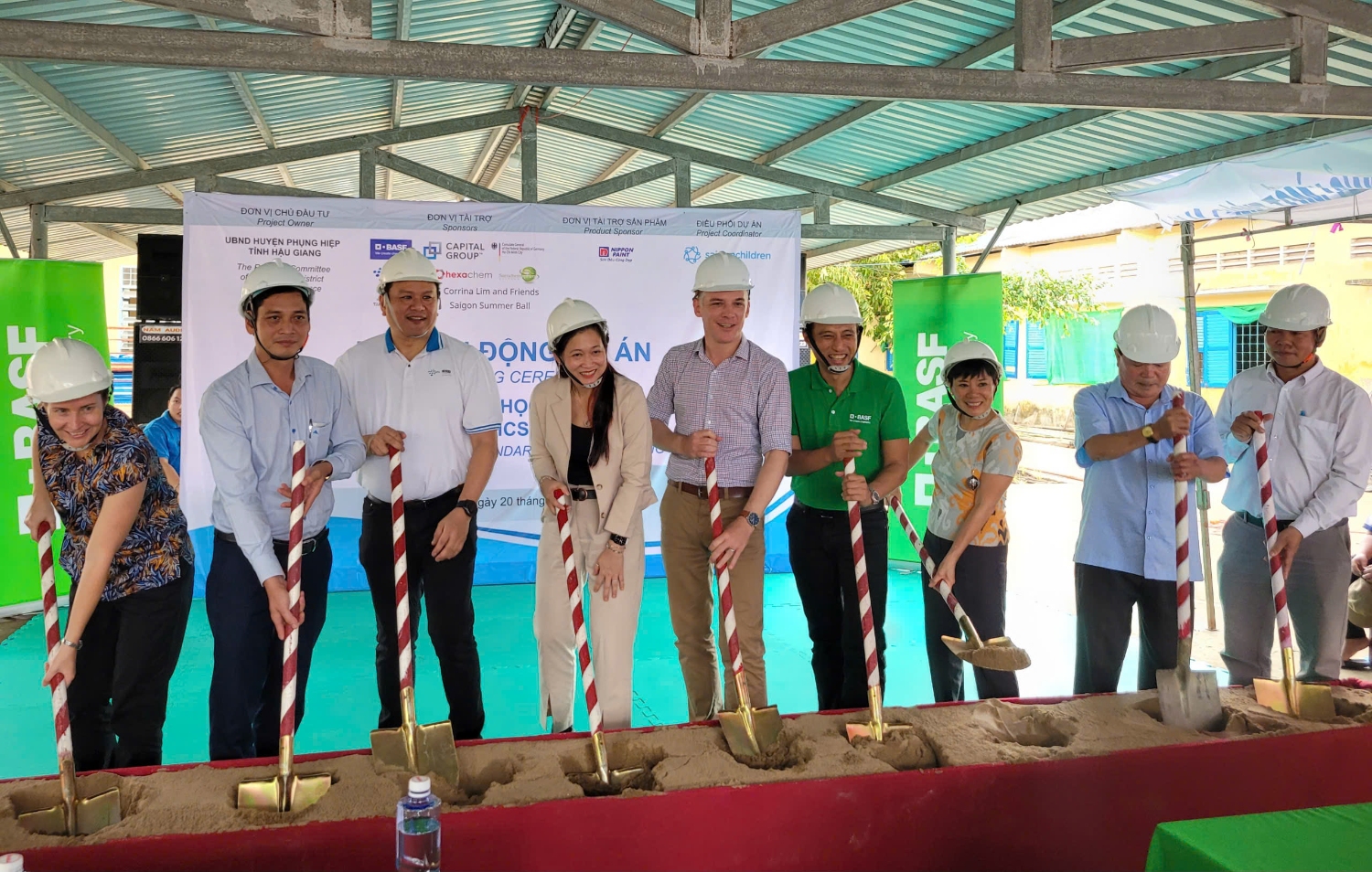 Delegates perform the launching ceremony on the project to build classrooms and toilets at Phuong Ninh Primary and Secondary School, Phung Hiep district.