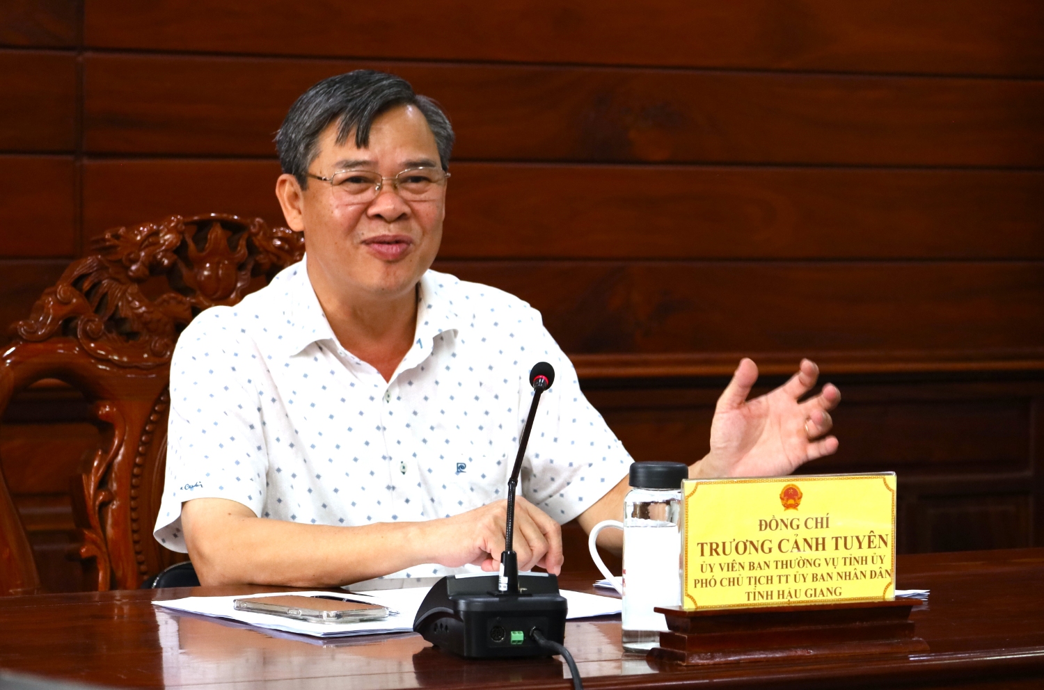 Mr. Truong Canh Tuyen - Vice Chairman of the People's Committee of Hau Giang spoke at the meeting.