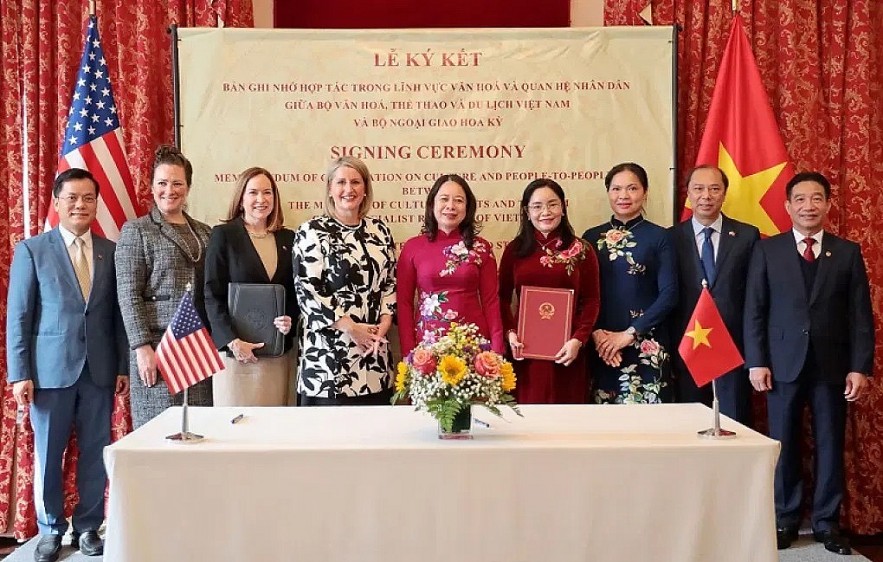 The signing ceremony of the Memorandum of Understanding on Cultural and People-to-People Cooperation between Vietnam’s Ministry of Culture, Sports and Tourism and the U.S. Department of State in Washington D.C. (Photo: VNA)