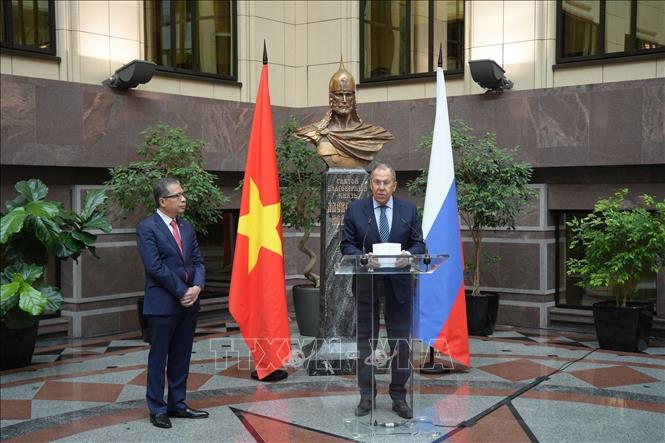 Ngoại trưởng Nga Sergei Lavrov phát biểu tại Lễ khai mạc triển lãm. Ảnh: TTXVN