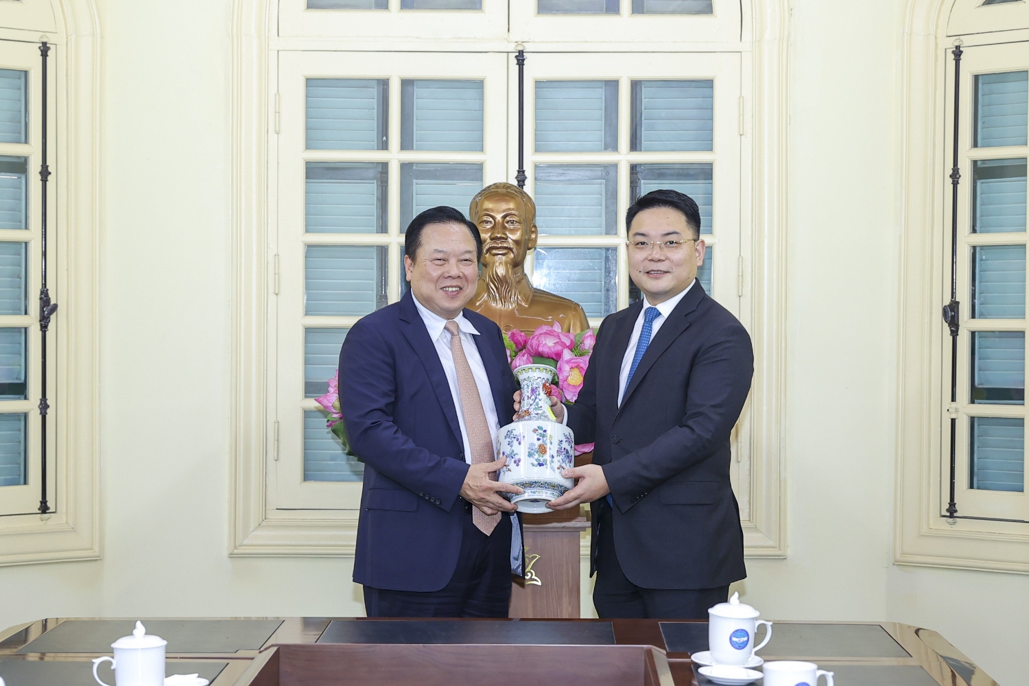 ta ng qua lu u nie m20250514134930